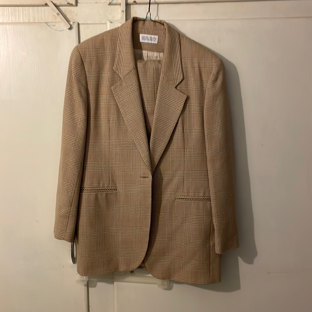 Women’s pant suit. Size 10.
